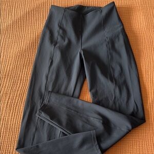 Dressy High-Waisted Black Legging